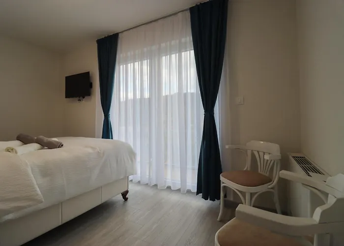 Tadic Apartments And Rooms By The Shore Of Rama Lake