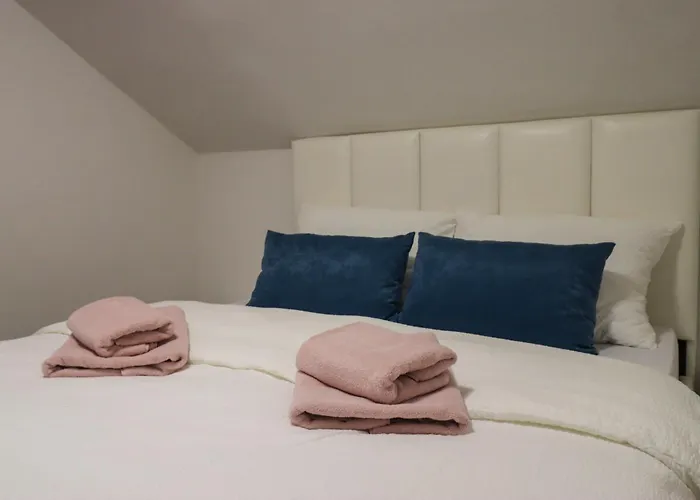 Tadic Apartments And Rooms By The Shore Of Rama Lake