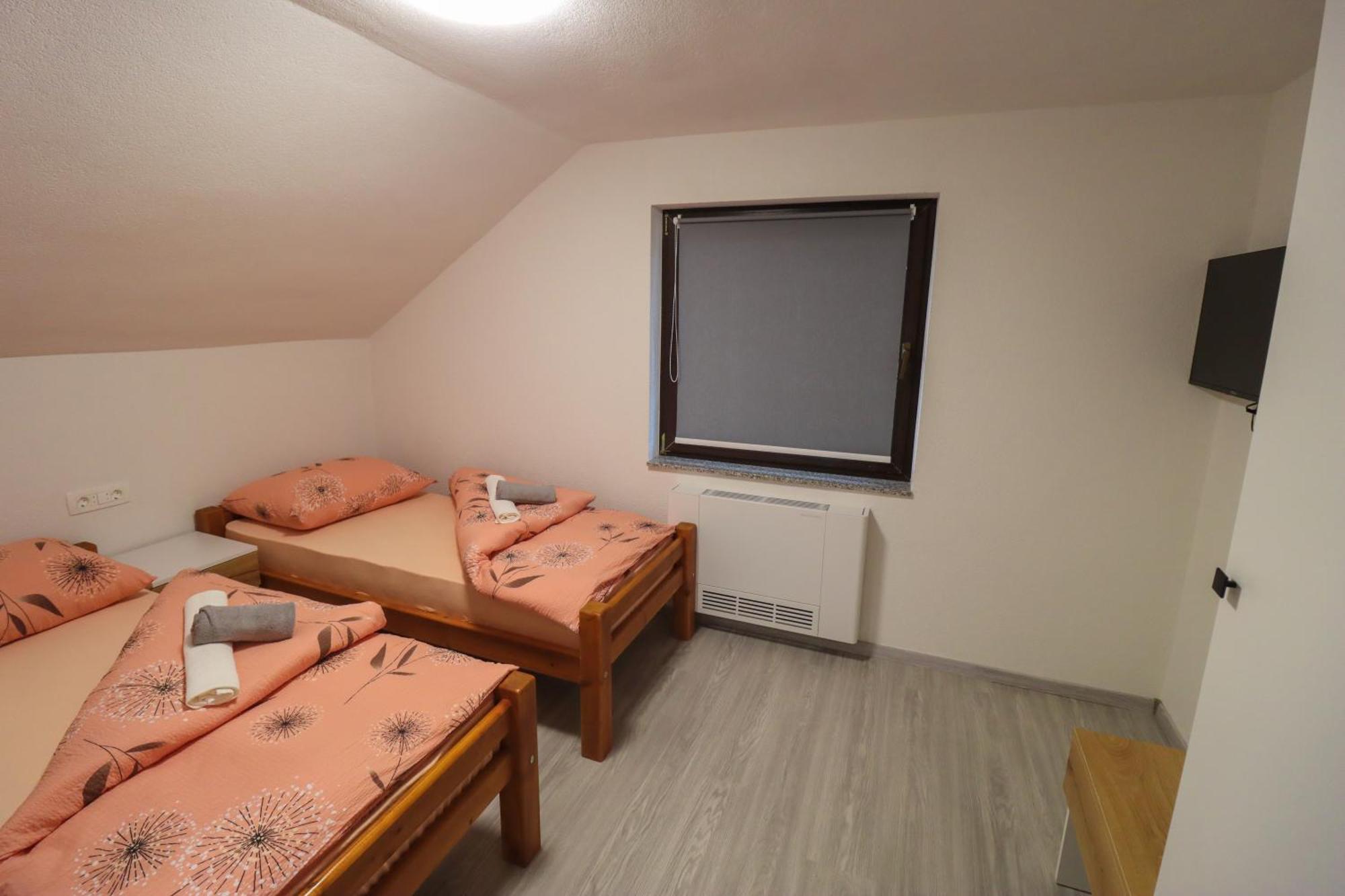 Apartment Tadic And By The Shore Of Rama